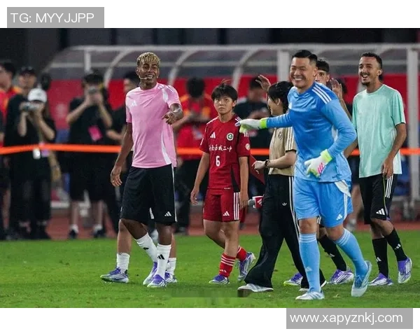 深入访谈足球明星分享他们的踢球经历与人生故事视频播放