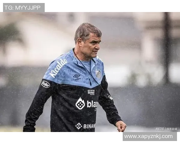 足球界哀悼潮涌动众多传奇明星相继离世让人心痛不已